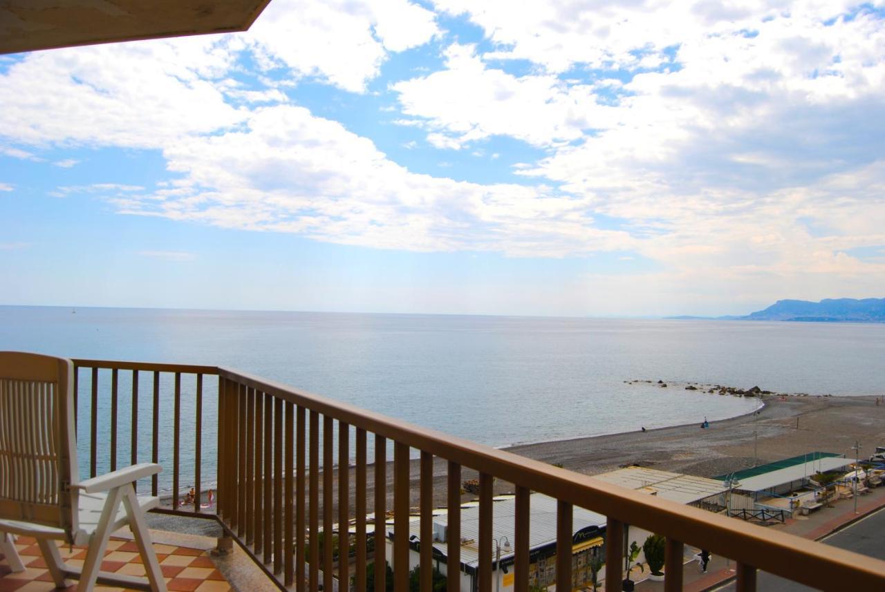 Gaiavacanze Beach Apartment Bordighera Kültér fotó
