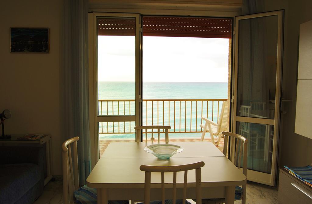 Gaiavacanze Beach Apartment Bordighera Kültér fotó