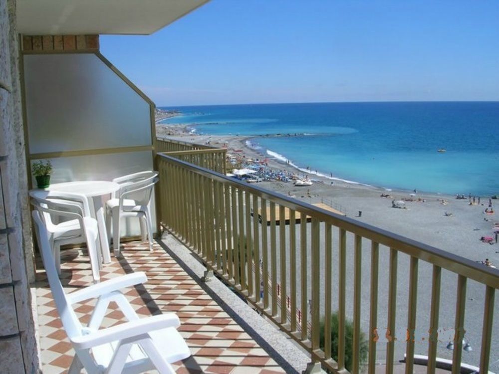 Gaiavacanze Beach Apartment Bordighera Kültér fotó